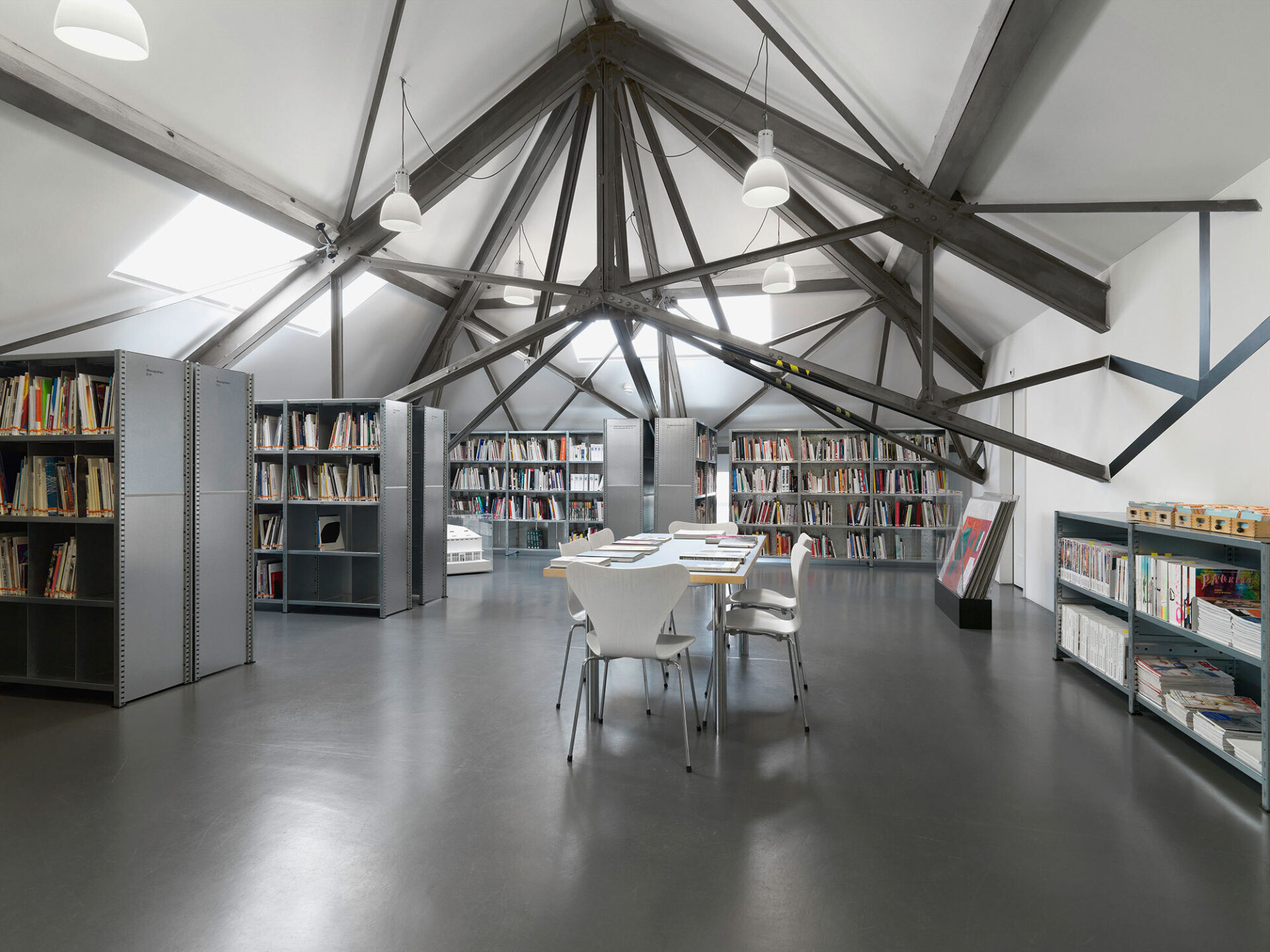 Haus Konstruktiv Bibliothek Altenburger web